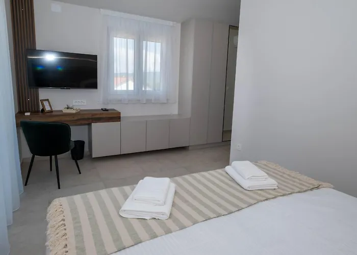 House Monika With Private Pool Semesterbostad Kornić
