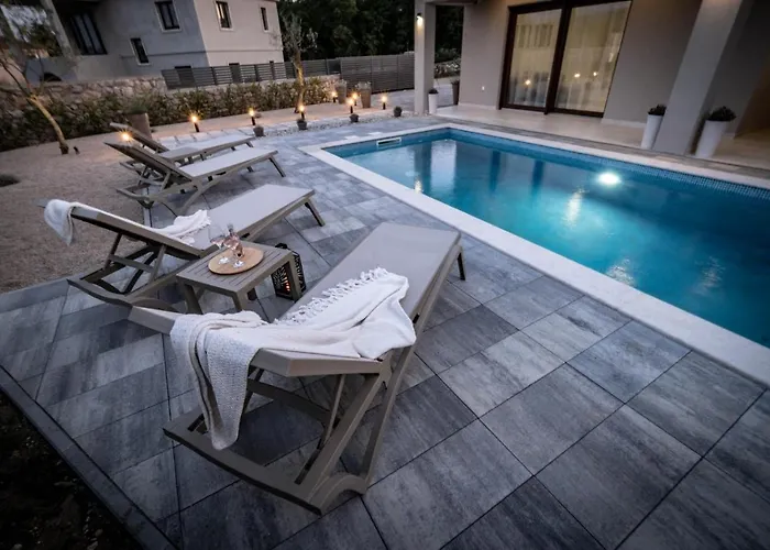 House Monika With Private Pool Kornić