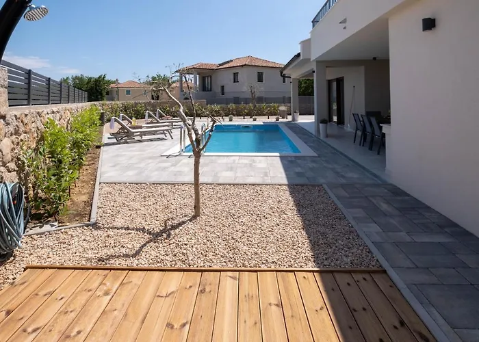 House Monika With Private Pool Semesterbostad Kornić