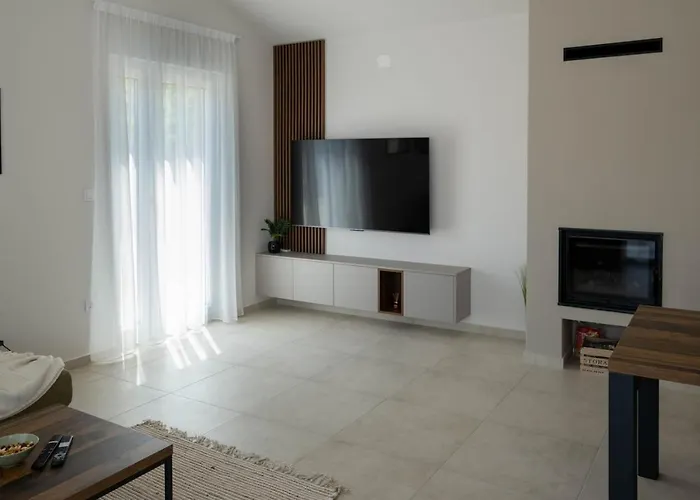 House Monika With Private Pool Kornić