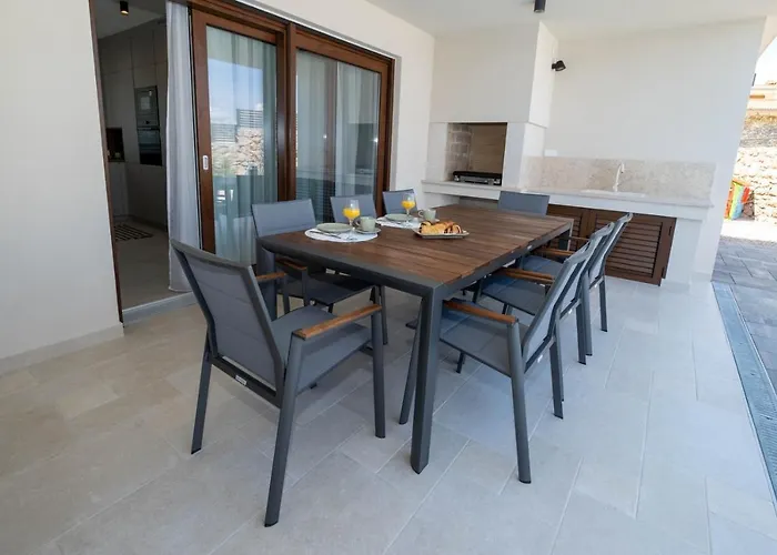 House Monika With Private Pool Semesterbostad Kornić