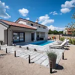 House Monika With Private Pool