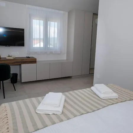 House Monika With Private Pool Casa vacanze Kornić