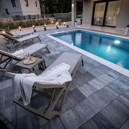 House Monika With Private Pool Kornić