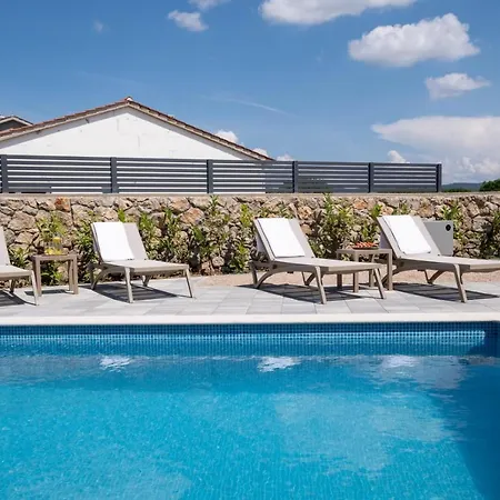 House Monika With Private Pool Casa vacanze Kornić