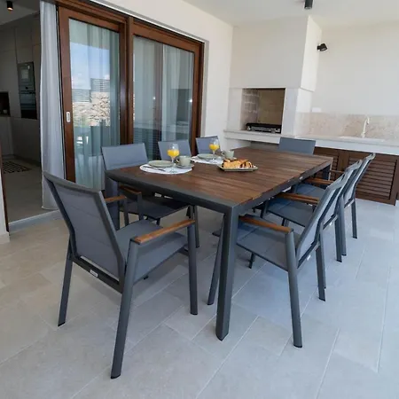 House Monika With Private Pool Casa vacanze Kornić