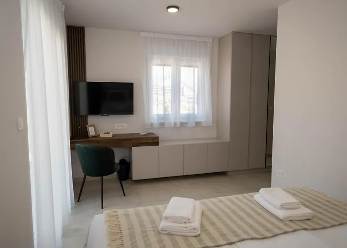 House Monika With Private Pool Vakantiehuis Kornić