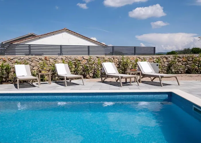House Monika With Private Pool Vakantiehuis Kornić