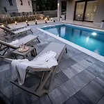 House Monika With Private Pool Kornic