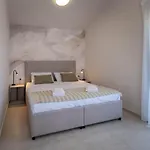 House Monika With Private Pool Vikendica Kornic
